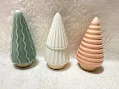 (3) "Estatuillas de árbol de cerámica verde/blanco/rosa en relieve de 3,75-4""" Foto 1 de 4