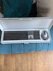 Dell Multi-Device Bezprzewodowa klawiatura i mysz Combo KM7120W - UK QWERTY - Zdjęcie 1 z 3