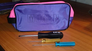 Mugen Werkzeugtasche + Werkzeug ,Schlitz-Imbus Schraubendreher. - Bild 1 von 2