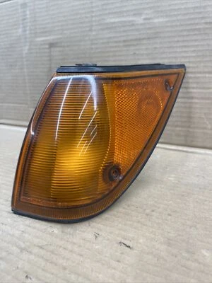 Lámpara de luz de esquina delantera izquierda Isuzu I-Mark 1985-1990 usada OEM Koito 212-21410L Foto 1 de 4