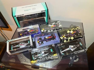 Formula 1 MINICHAMPS Red Bull Mercedes WC 2010/11/12/13/14/15/16/17 1:43 - Foto 1 di 7