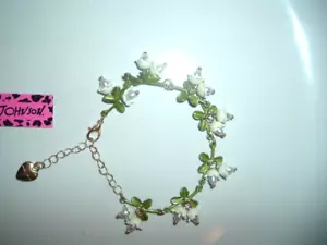 Betsey Johnson DAINTY "LILLY OF THE VALLEY" FLOWERS Pearls LEAVES CHAIN BRACELET - Picture 1 of 16