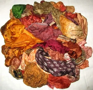 LOT PURE SILK Antique Vintage Sari REMNANT Fabrics 100 GRAMS CRAFT DOLL QUILT 33 - Picture 1 of 24