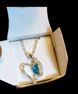 2005 AVON LOOPING OPEN HEART NECKLACE WITH COLOR ACCENTS - MARCH - Picture 1 of 9