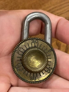 Junkunc Bros MFRS Cerradura Combinada Estilo J 2.25” Largo Latón Vintage Patente 1912 - Imagen 1 de 20