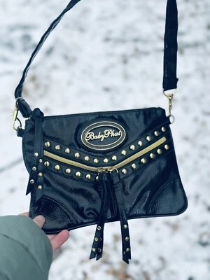 Cartera Bandolera Vintage Y2K Baby Phat Cuero Naplak Negro Genuino y Adornada Foto 1 de 4