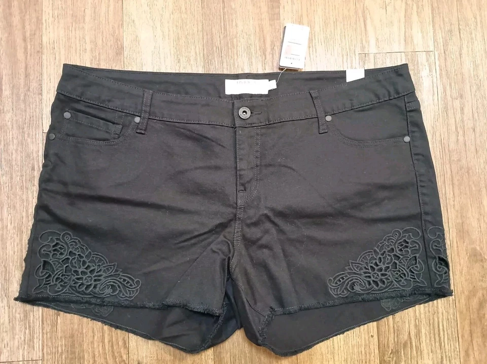 Torrid Plus Size 20 Black Denim Shorts Crochet Detail