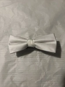 Calvin Klein white big tall Adjustable Clip-On Bow Tie up to 20 in Neck Formal - Picture 1 of 5