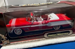 1/18 1958 PONTIAC BONNEVILLE CONVERTIBLE, RED /ROAD SIGNATURE - Picture 1 of 5