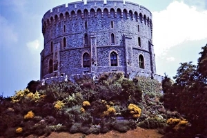 Original 1950er Red Border Slide, The Round Tower, Windsor Castle, England UK. - Bild 1 von 1