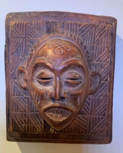 Caja tallada en madera Chokwe Tchokwe de colección muy rara máscara arte tribal decoración del hogar - Imagen 1 de 8