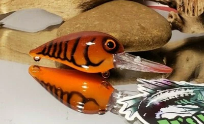 EZ'S LURES custom painted Wiggle wart crankbait (OLD CANDY BROWN CRAW )