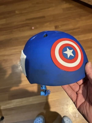 Casco estilo skate escudo Capitán América - pequeño juvenil Foto 1 de 4