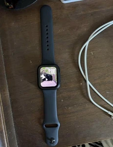 Apple Watch SE 2e génération 40 mm - Photo 1 sur 2