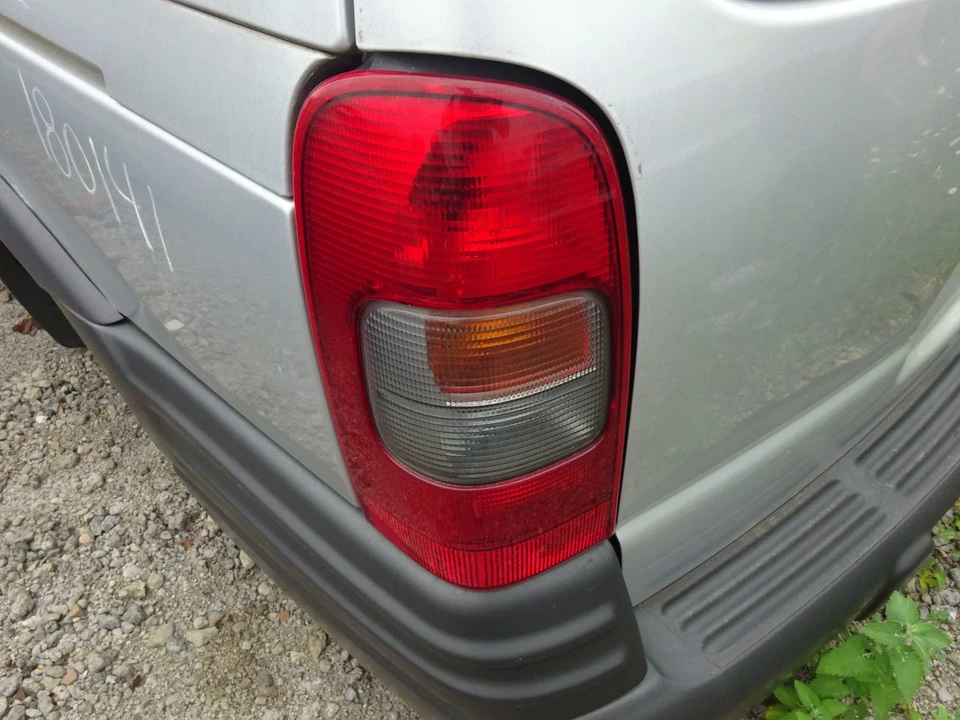 Conjunto de luz trasera izquierda PONTIAC MONTANA VAN 99 00 01 02 03 04 05 Foto 1 de 1