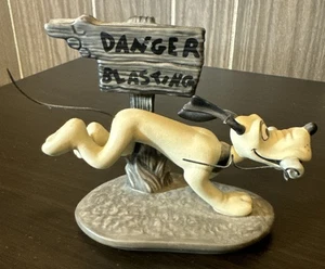Walt Disney Classic The Delivery Boy Dynamite Pluto Dog Statuina NO COA - Foto 1 di 3