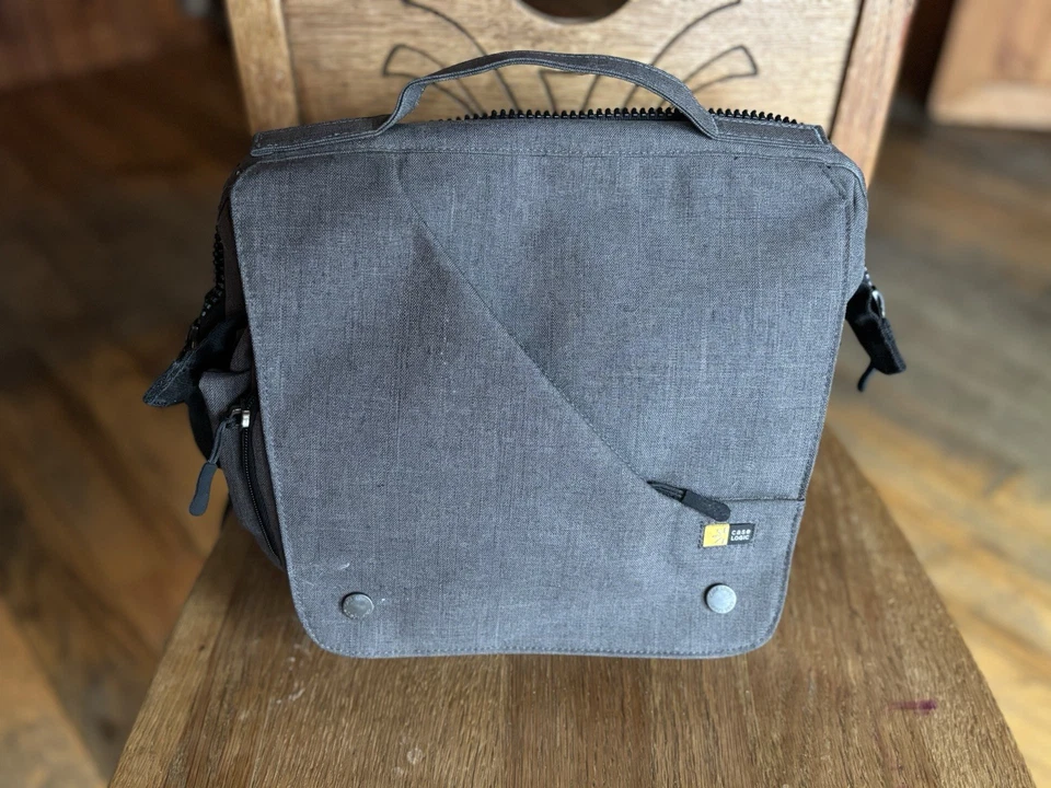 Bolso para cámara Case Logic correa para el hombro con cremallera y bolsillos Foto 1 de 4