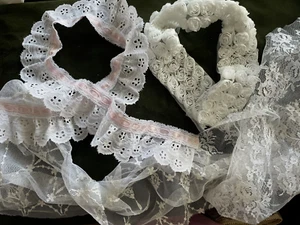 Lot of 4 Pcs Scrap ~3 Yds Lace Ribbon White Various Scalloped Craft Junk Trim - Picture 1 of 5