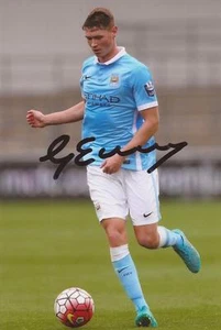 MAN CITY: GEORGE EVANS SIGNED 6x4 ACTION PHOTO + COA - Bild 1 von 1