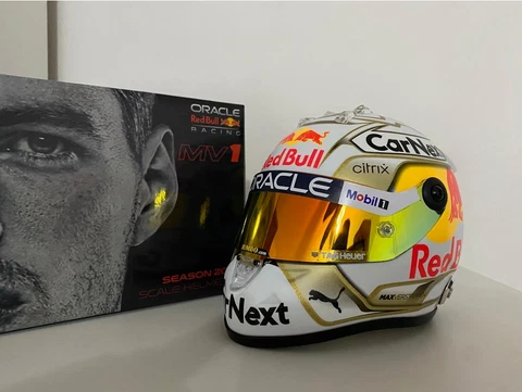Max Verstappen Season 2022 F1 NO. 1 Red bull 1:2 Helmet Cover