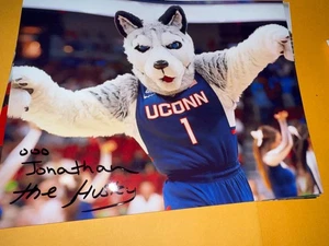 Jonathan Husky UCONN Maskottchen signed 8x10 Foto - Bild 1 von 1