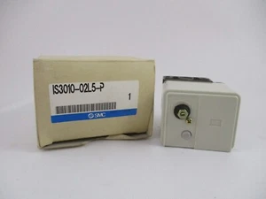 SMC PRESSURE SWITCH IS3010-02L5-P *NEW IN BOX* - Picture 1 of 5