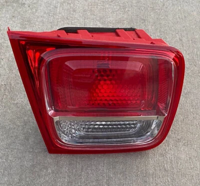 2013 2014 2015 Chevrolet Malibu lâmpada interna porta-malas esquerdo fabricante de equipamento original - Imagem 1 de 4