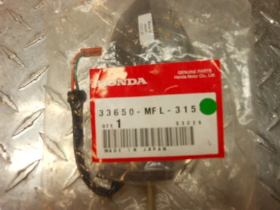 2009-2016 Honda CBR1000 CBR 1000 RR Left Rear Turn Signal Assembly 33650-MFL-315 - Image 1 of 2