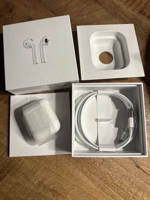Apple AirPods 2. Generation mit Ladecase, In-Ear-Kopfhörer, MV7N2ZM/A - Bild 1 von 4