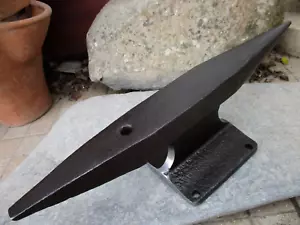 VINTAGE HANDMADE NICE RAILROAD STEEL ANVIL BLACKSMITH TINSMITH OLD TOOL 7,5 Kg - Picture 1 of 21