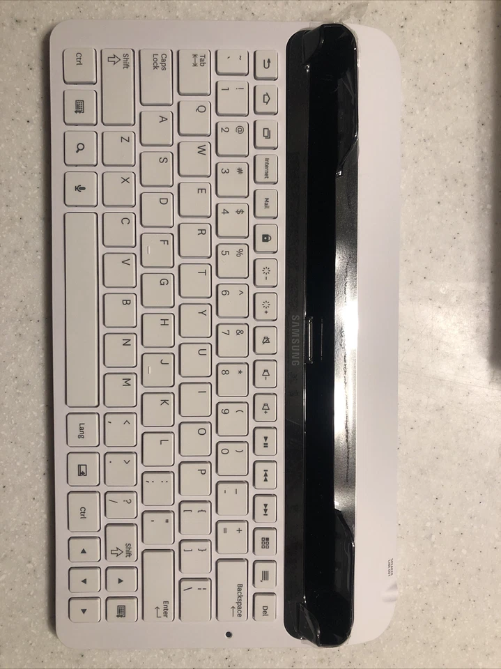 Samsung Keyboard Dock for Galaxy Tab 10.1 White Model ECR-K14AWE - Image 1 of 1