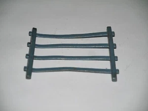 FIGURINE FERME EN PLOMB BF PIÈCE POUR ATTELAGE RIDELLE BLEUE - Picture 1 of 2