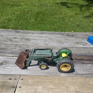 Vintage 1/16 scale Ertl John Deere Diecast tractor with loader green & yellow - Picture 1 of 5