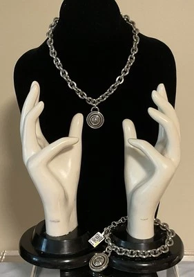 WATTA FIND! NUEVO CON ETIQUETAS CONJUNTO DE COLLAR Y PULSERA DISCO FERRARA GRUESO BRIGHTON PRECIO DE VENTA SUGERIDO POR EL FABRICANTE $200 Foto 1 de 4