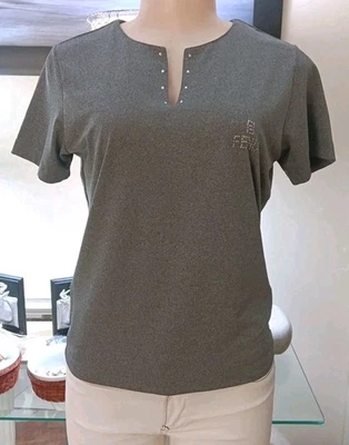 Blusa FENDI FF Logo Top Manga Corta Gris Hecha en Italia L REAL PEQUEÑA De Colección Foto 1 de 4