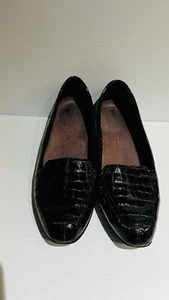 Clarks Timeless Leather Flats Loafers Shoes Size 9.5 Black - Picture 1 of 12