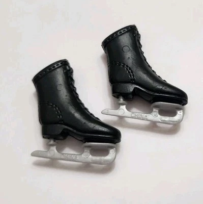 ZAPATOS DE MUÑECA LINDOS ESTILO MODA BARBIE PATINES DE HIELO NEGROS CON CUCHILLAS AÑOS 90 Foto 1 de 2