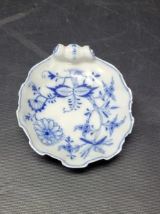 Seashell Shaped Meissen Blue Onion Dish in Hand-Painted Porcelain ? - Picture 1 of 6