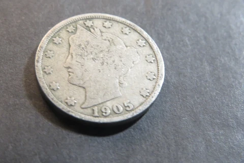 1905 Liberty V Nickel -Free Shipping - Actual Coin pictured - R2 Cover