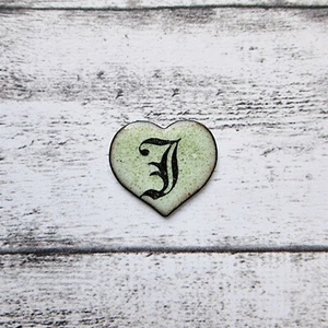 1970er Herz grün Buchstabe I J Emaille Vintage Verzierung Fraktur Taufe Liebe - Picture 1 of 2