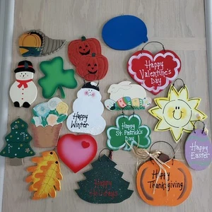 Hanging Wood Welcome Holiday Seasonal Wall Door Plaques Lillian Vernon Set Of 17 - Picture 1 of 17