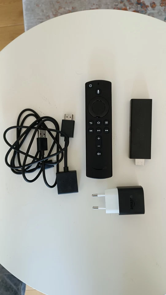Amazon Fire TV Stick (2. Gen LY73PR) mit Alexa-Sprachfernbedienung (1. Gen) - Bild 1 von 1