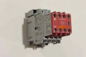Allen-Bradley 700S-CF620DC Safety Relay - Picture 1 of 1