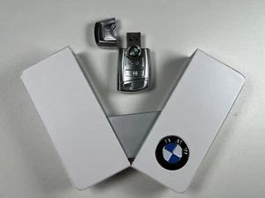 BMW Pulgar/Flash Drive en estuche blanco, totalmente nuevo/nunca usado - Imagen 1 de 3