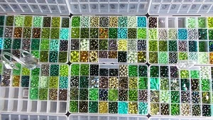  GREEN CZECH BEADS LOT BIGGEST Assortment Glass Bead SALE Czech Republic 6-10mm  - Picture 1 of 7