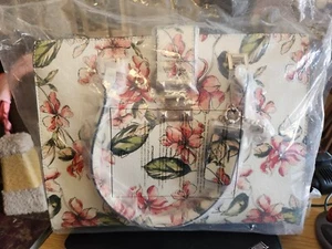 Guess Tiggy Floral Carryall Brand New Never Used - Picture 1 of 10