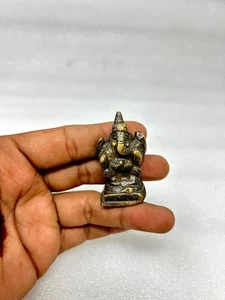 Antigua estatua de latón forjada a mano dios hindú Ganesha antigua pequeña figura de dios Ganesha - Imagen 1 de 4