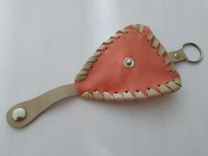 Llavero Campana. Piel, cosido Tireta de Piel. 9x9 cm - Imagen 1 de 3