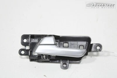 2017-2022 起亚 SPORTAGE 前左驱动室内门把手带支架原始设备制造商 — 第 1/4 张图片