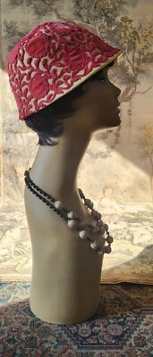 De colección. Icónico sombrero "cubo" de paja bordado años 50-60 New Look!!!  Foto 1 de 4